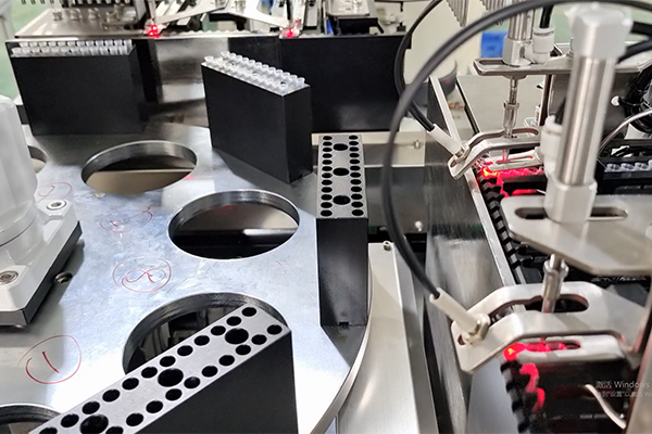 Biological laboratory consumables pipette tip automatic core plugging and boxing machine