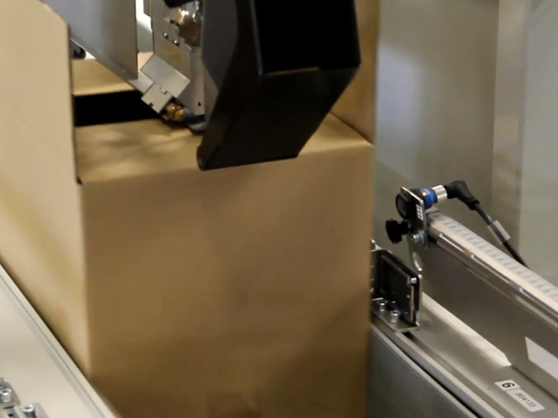 Automatic packaging equipment - automatic folding and sealing packaging machine